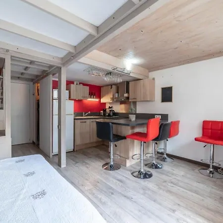 Grand Ferret Furnished Flat شقة