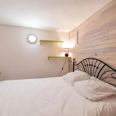 شقة Grand Ferret Furnished Flat *